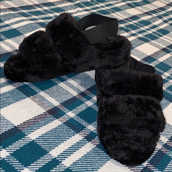 Slippers BRAND NEW! No tag but NEVER worn! - Picture 1 of 1